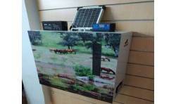 Tolva automática para caballos con suplemento de kit solar.